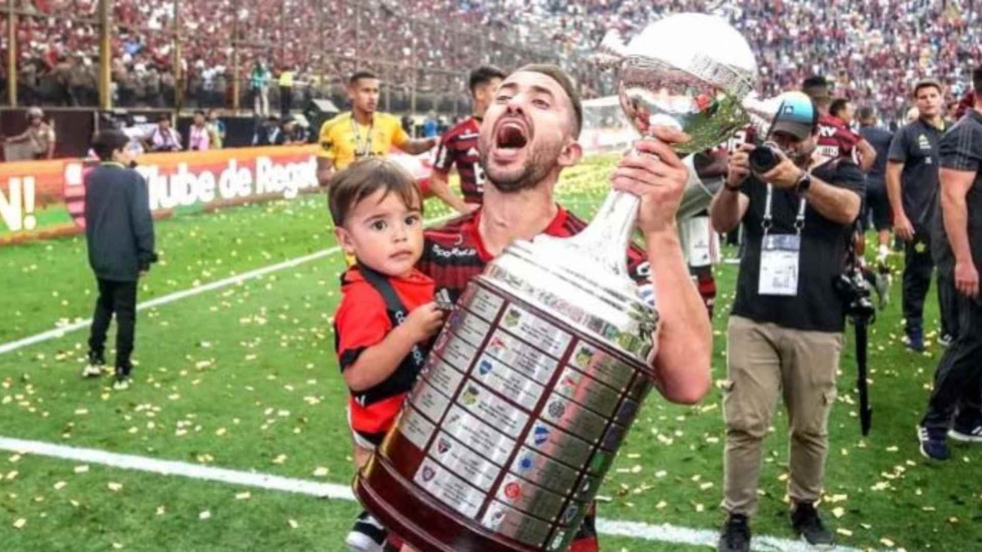 EVERTON RIBEIRO SE DESPEDE DO FLAMENGO NESTE SÁBADO, UMA SÉRIE DE HOMENAGENS SERÃO FEITAS AO MEIA EX-FLAMENGO